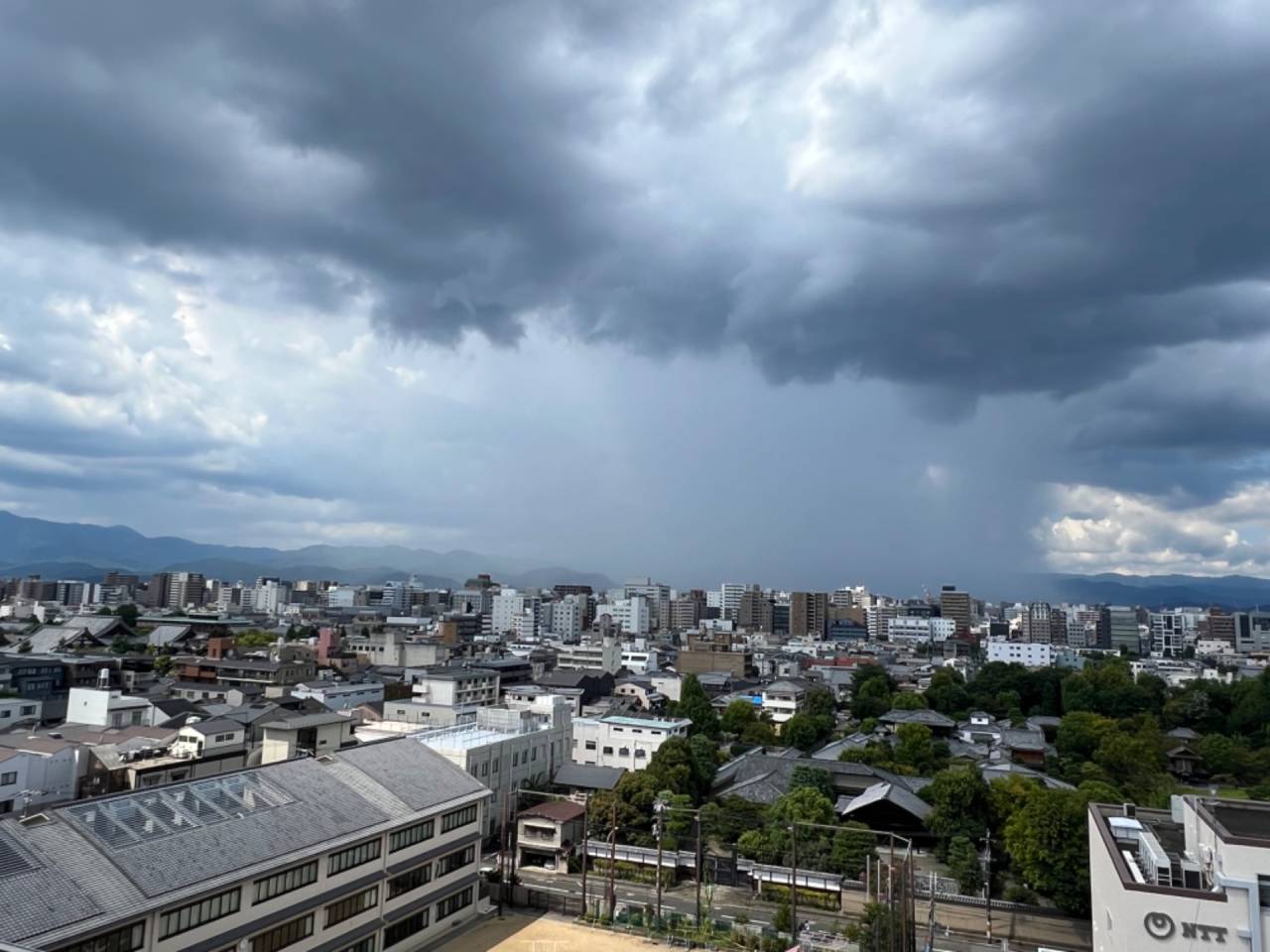 そこだけ降ってる　京都